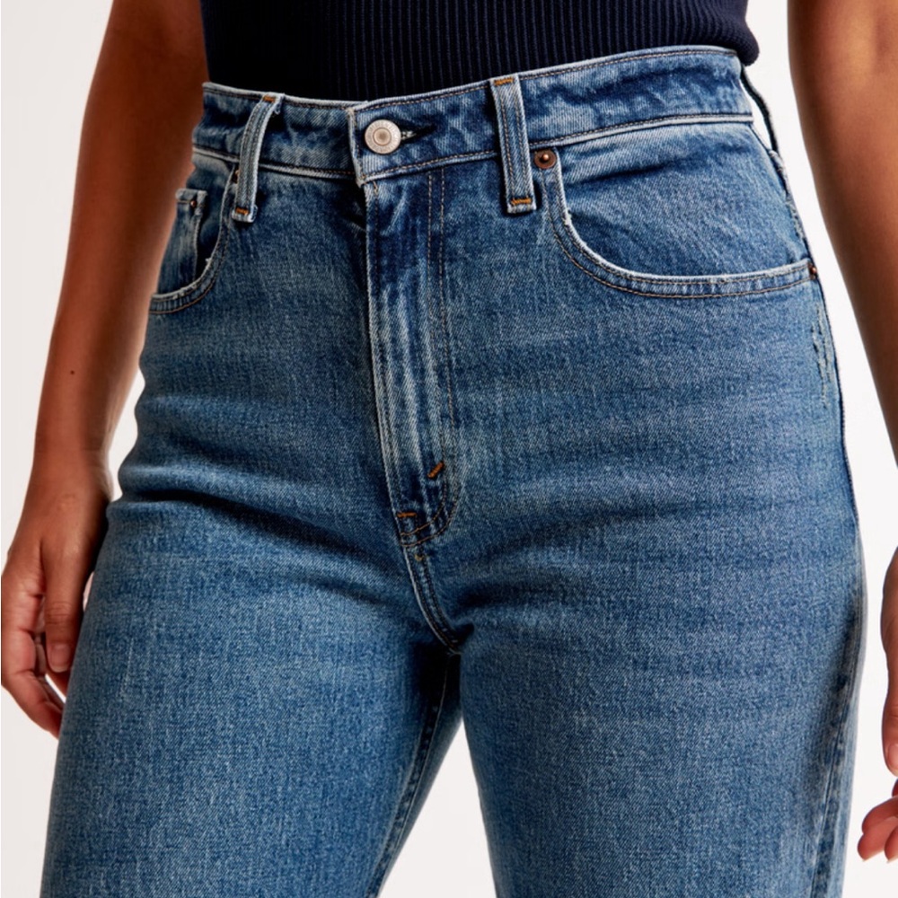 Abercrombie & Fitch - Curve Love High Rise 90s Relaxed Jean